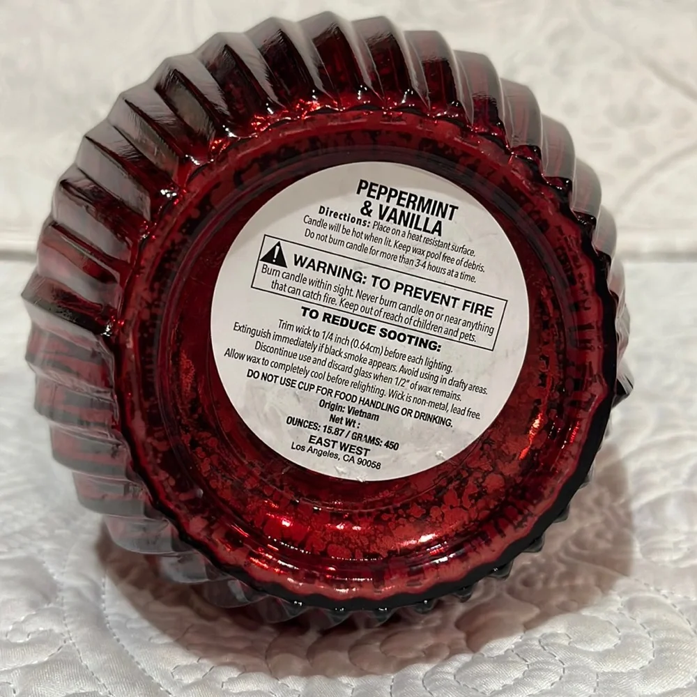 Holiday Peppermint & Vanilla candle with‎ topper lid, new